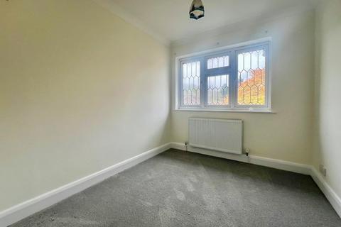 14 Barnhill, Pinner, HA5 2SX