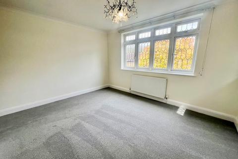 14 Barnhill, Pinner, HA5 2SX