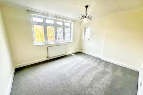 14 Barnhill, Pinner, HA5 2SX