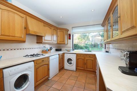 14 Barnhill, Pinner, HA5 2SX
