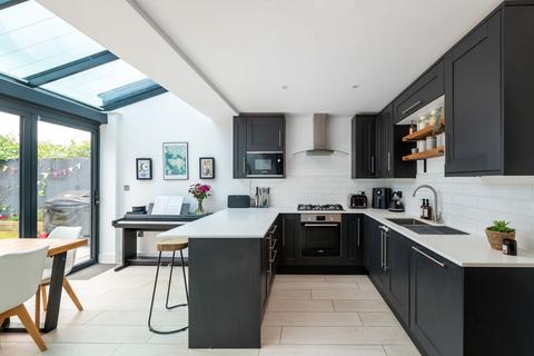 7 Sycamore Walk, Reigate, RH2 7LR