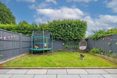 7 Sycamore Walk, Reigate, RH2 7LR