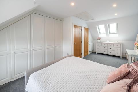 7 Sycamore Walk, Reigate, RH2 7LR