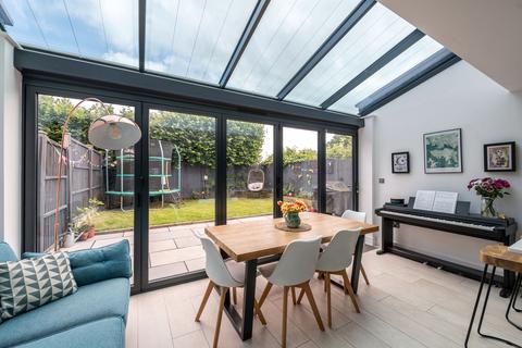 7 Sycamore Walk, Reigate, RH2 7LR