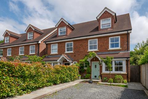 7 Sycamore Walk, Reigate, RH2 7LR