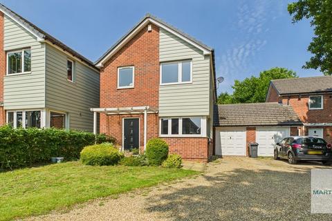 4 bedroom link detached house for sale