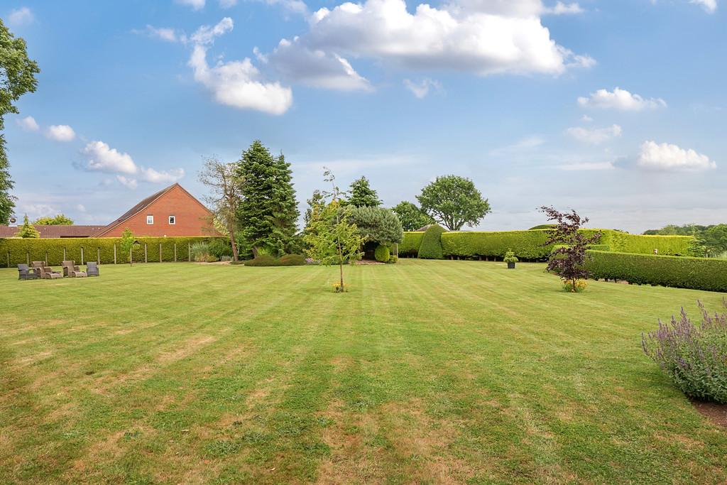 1300280-22-6839cf93b447e-ARW-1