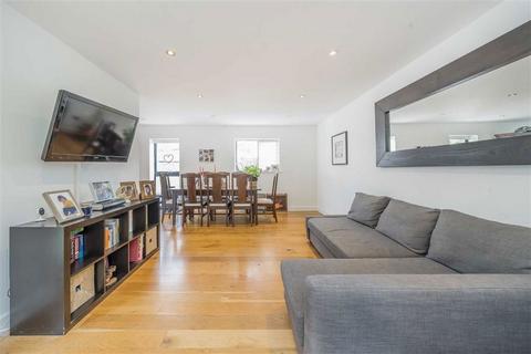 4 bedroom semi-detached house to rent, Chanin Mews, London NW2