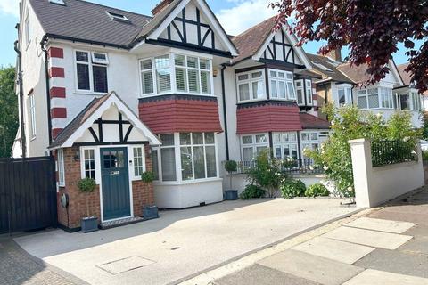 31 Maxwelton Avenue, London, NW7 3NB