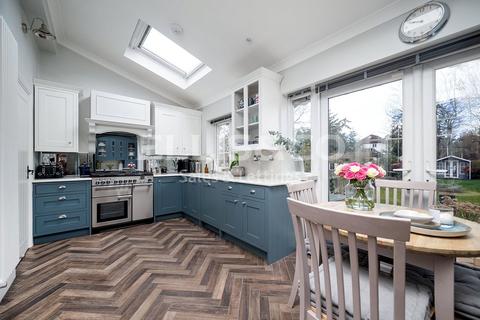 31 Maxwelton Avenue, London, NW7 3NB