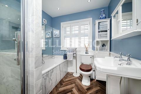 31 Maxwelton Avenue, London, NW7 3NB
