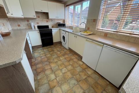 3 bedroom semi-detached house for sale, Minsthorpe Lane, South Elmsall
