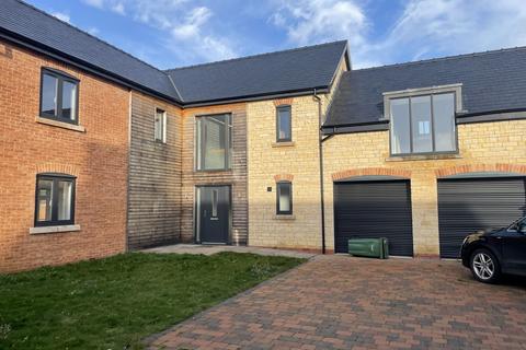 4 bedroom detached house for sale, 617 Court, High Street