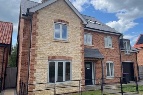 undefined, 617 Court, High Street