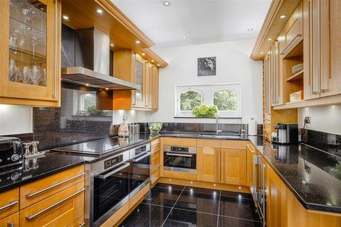 8, Bedwell Hall Bedwell Park, Essendon, Hatfield, AL9 6GJ