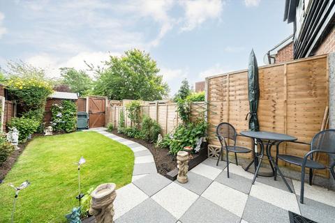 undefined, Thornbury Road, Isleworth TW7