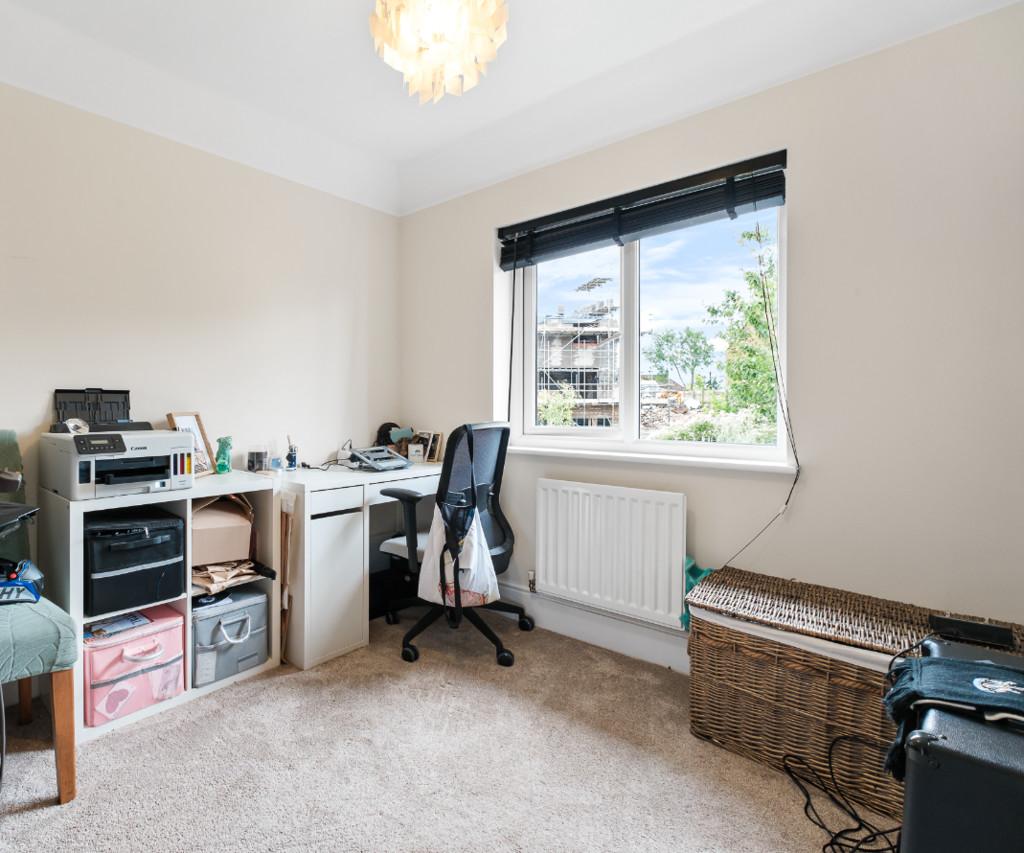 Snip 4th bedroom