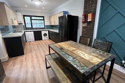 4 bedroom house share to rent, Norfolk Street, Swansea