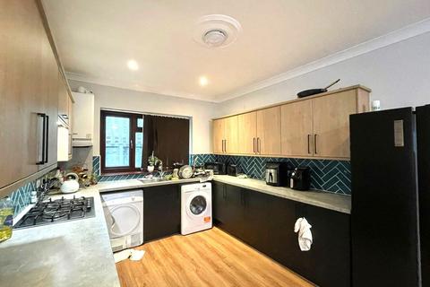 4 bedroom house share to rent, Norfolk Street, Swansea