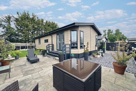 2 bedroom mobile home for sale, The Elms , Lippitts Hill