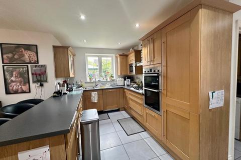 5 bedroom semi-detached house for sale, Thaxted Way, Waltham Abbey