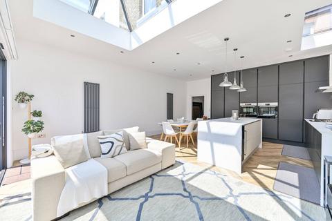74 Chestnut Grove, New Malden, KT3 3JS