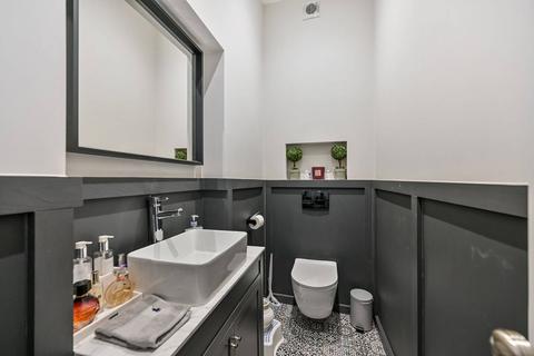74 Chestnut Grove, New Malden, KT3 3JS