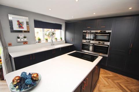 5 bedroom detached house for sale, Crosbie Grove, Kidderminster DY11