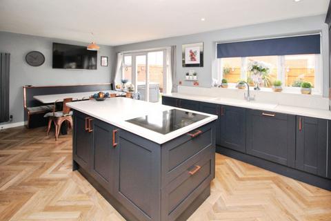 5 bedroom detached house for sale, Crosbie Grove, Kidderminster DY11