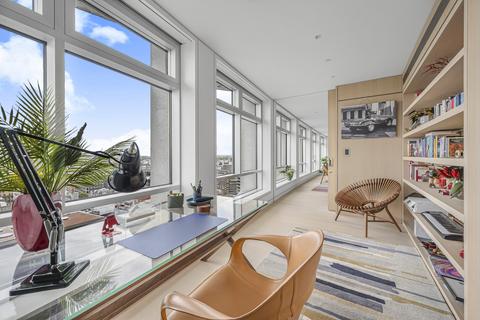 3 bedroom flat for sale, Centre Point, 101 -103 New Oxford Street, London