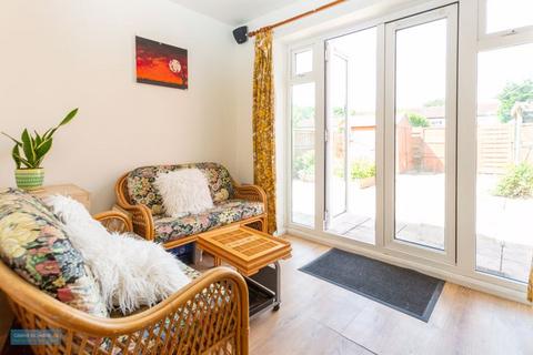 45 Darwin Close, Taunton, TA2 6TR