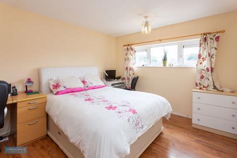 45 Darwin Close, Taunton, TA2 6TR