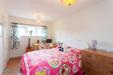 45 Darwin Close, Taunton, TA2 6TR