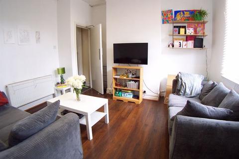 7 Chapel Place, Leeds, LS6 3HY