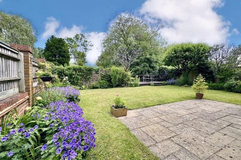 5 bedroom detached house for sale, Groves Close, Bourne End SL8