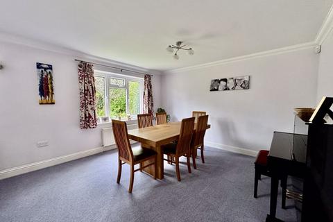 5 bedroom detached house for sale, Groves Close, Bourne End SL8