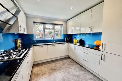 Wharfedale Groves Close, Bourne End, SL8 5JP
