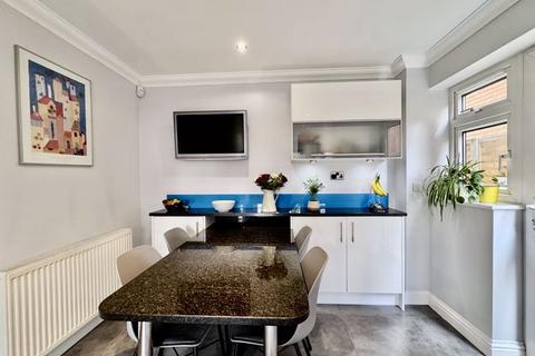 Wharfedale Groves Close, Bourne End, SL8 5JP