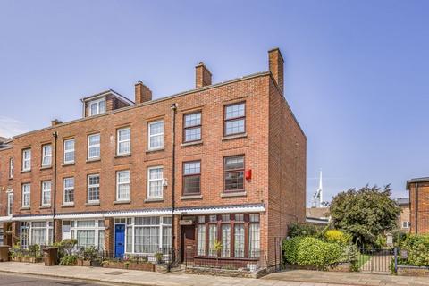 4 bedroom end of terrace house for sale, High Street, Old Portsmouth
