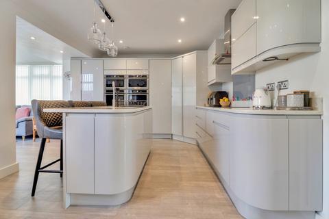 41 Athold Drive, Ossett, WF5 0PX