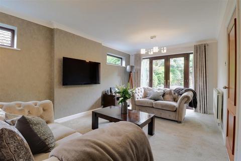 12 Ashdale Close, Alsager, Stoke-on-trent, ST7 2EN