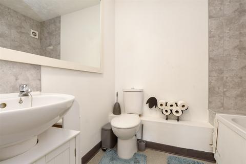 1 bedroom flat for sale, Belgravia Court, Horley RH6