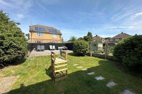 2 bedroom maisonette for sale, Meadway, Warlingham, Surrey, CR6 9RW