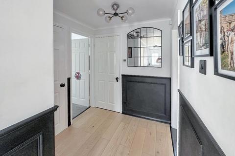 2 bedroom maisonette for sale, Meadway, Warlingham, Surrey, CR6 9RW