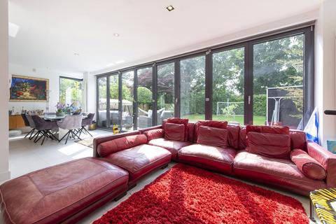33 Fairholme Gardens, London, N3 3ED