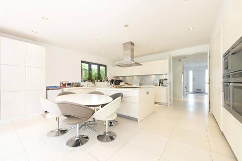 33 Fairholme Gardens, London, N3 3ED