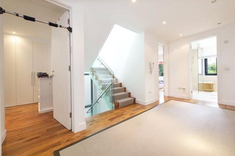 33 Fairholme Gardens, London, N3 3ED