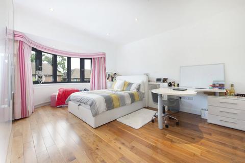 33 Fairholme Gardens, London, N3 3ED