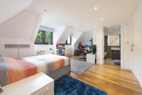 33 Fairholme Gardens, London, N3 3ED