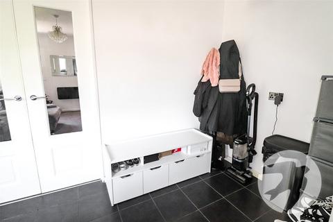 14 Kempton Close, Erith, DA8 3SR